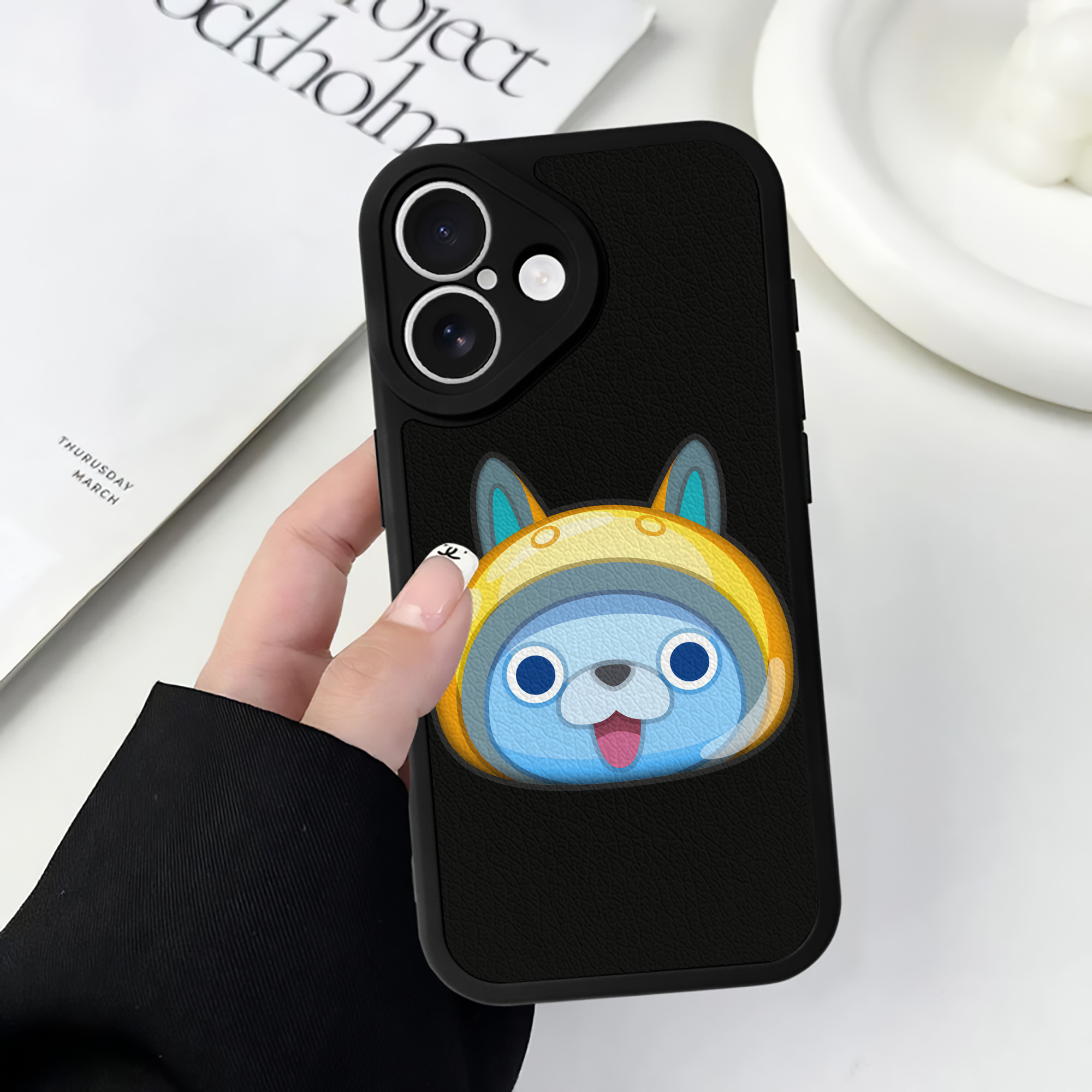 （画像用） 妖怪ウォッチ Yo-kai Watch 【iPhone 16シリーズ対応】シリコンスマホケース（レザー調） 材質：シリコン